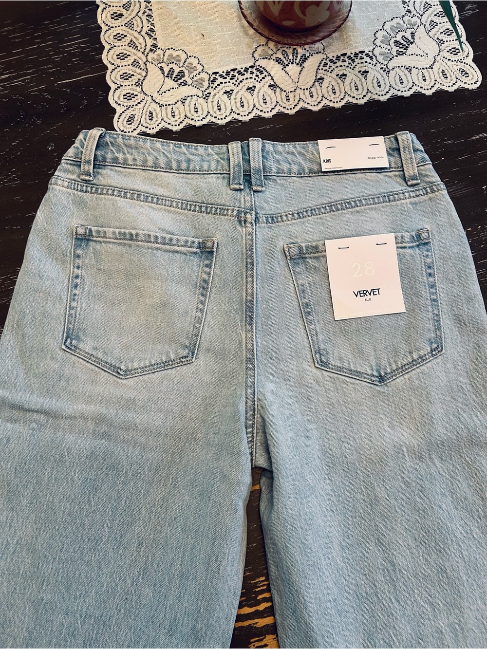 NWT beautiful and well made Vervet size 7 or 28 cuffed jeans. - Picture 10 of 16